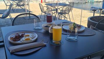 Morgenmad tilberedt efter bestilling hver dag mod et gebyr