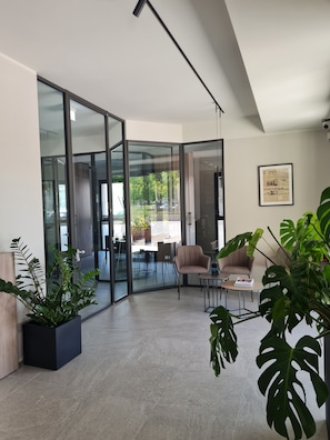 Reception - Lago Dorato Marina Lodge - Lakefront  (Colico)