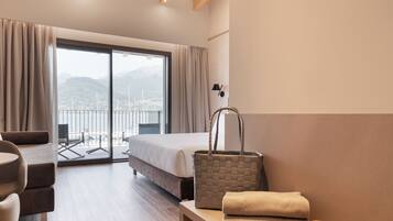 Superior-Dreibettzimmer, Seeblick | Daunenbettdecken, Betten mit Memory-Foam-Matratzen, Minibar, Zimmersafe