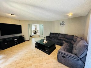 Living room - Villa Picasso - 3 Bed Villa (Johannesburg)