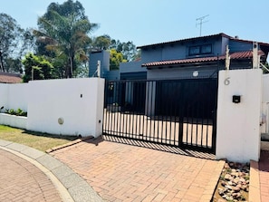 Vila, 3 quartos, acessível, para fumantes | Fachada