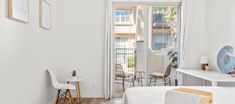 Private Entry Suite w Patio Bath Kitchenette