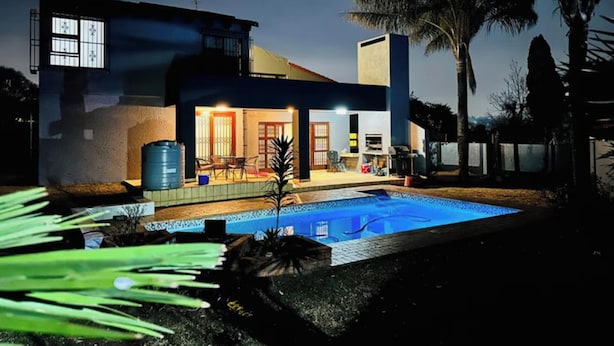 Pool - Villa Picasso Sandton (Johannesburg)