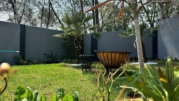 Apartment, 1 Bedroom, Smoking | Garden