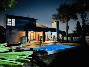 Pool - Villa Picasso Sandton (Johannesburg)