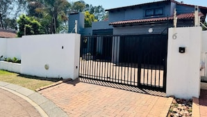 Apartment, 1 Bedroom, Smoking | Exterior - Villa Picasso Sandton (Johannesburg)