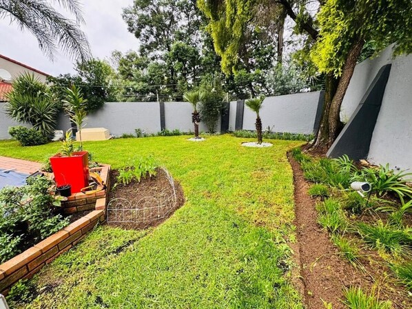 House, 2 Bedrooms, Accessible, Balcony | Garden - Villa Picasso - 2 Bed Villa (Johannesburg)