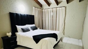 Room - Villa Picasso- 1 Bed Villa (Johannesburg)