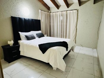 Villa Picasso- 1 Bed Villa