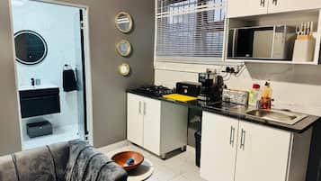 Apartment, 1 Bedroom, Smoking, Patio | Interior