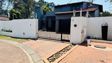 Apartment, 1 Bedroom, Smoking, Patio | Property grounds