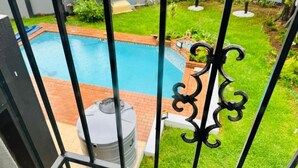 Apartamento, 1 habitación, fumadores, patio | Piscina | Una piscina al aire libre