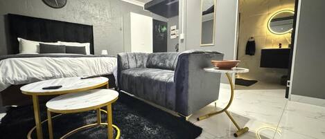 Apartment, 1 Bedroom, Smoking, Patio | Living room