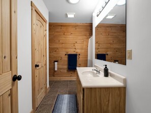 Dusche, Handtücher, Seife, Toilettenpapier