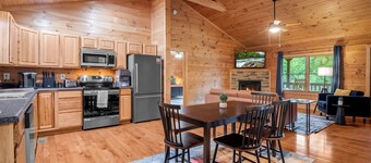 Private Mountain Cabin w/ Hot Tub, Trails & Cozy Firepit