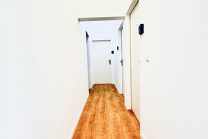 Interior - Cozy Stay in Shared Apt  Short Walk to Westbahnhof (Vienna)