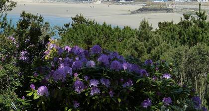 Bryher Cottage, Longrock - a cottage that sleeps 6 guests in 3 bedrooms