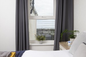3 bedrooms, iron/ironing board, travel cot, Internet