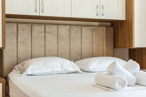 1 bedroom, iron/ironing board, WiFi, bed sheets - Luma One-bedroom Penthouses by Kondo Stays (Tiranë)