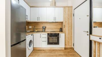 KylskÄp, ugn, spishÀll och kaffe- och tebryggare