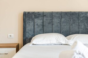 1 habitación, tabla de planchar con plancha, wifi y ropa de cama 
