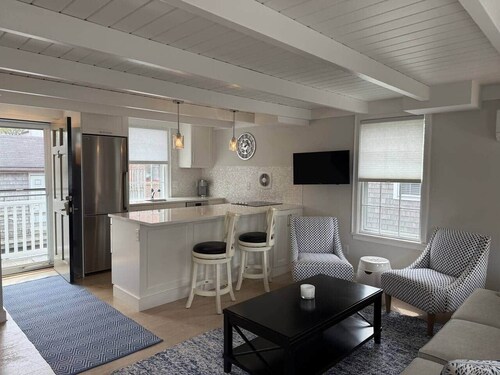 The best location Downtown Nantucket Condo minutes from Ferries.