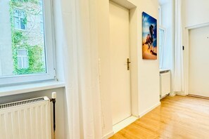 Interior - Cozy Room in a Shared Apt, 7- Min to Westbahnhof (Vienna)