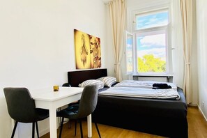 Silitysrauta/-lauta, Wi-Fi, vuodevaatteet
