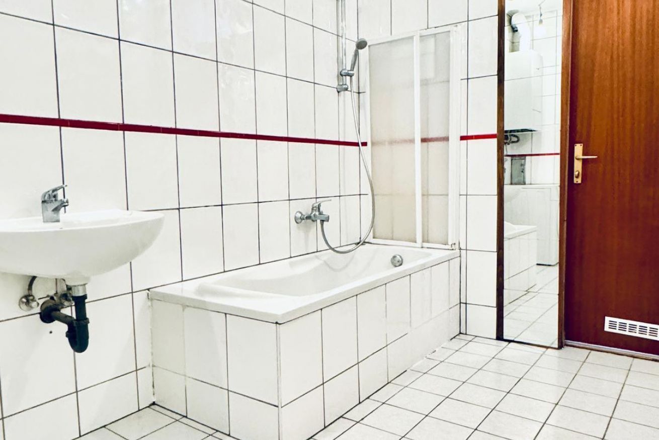 Haartrockner, Handtücher, Seife, Shampoo