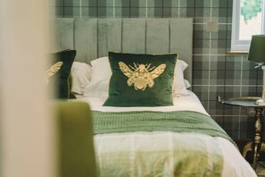 5 quartos, ferros/tábuas de passar roupa, Wi-Fi, roupa de cama