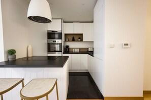 Apartment | Private kitchen | Fridge, microwave, oven, stovetop - Spacieux 4 pièces à Issy-les-Moulineaux (Issy-les-Moulineaux)