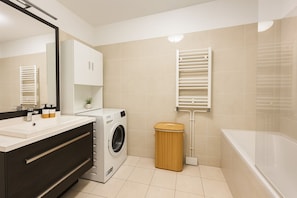 Apartment | Bathroom | Free toiletries, hair dryer, towels, soap