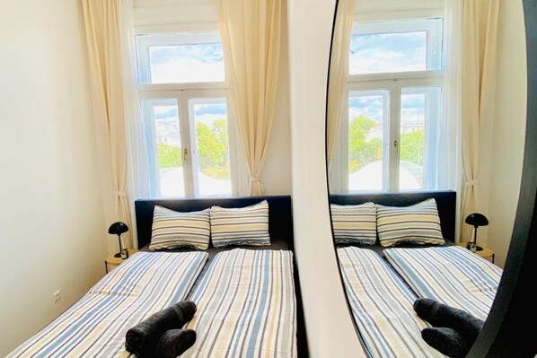 Iron/ironing board, WiFi, bed sheets