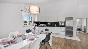 Fridge, oven, dishwasher, coffee/tea maker