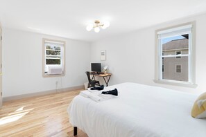 5 bedrooms, desk, iron/ironing board, free WiFi