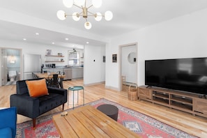 Smart TV, computer monitors - Fox Point House: Walk to Brown/RISD + Free Parking for Up to 3 Cars! (Providence)