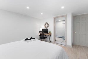 5 bedrooms, desk, iron/ironing board, free WiFi