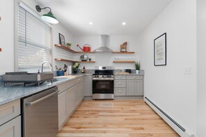 Frigorífic, microones, forn i placa de cuina 