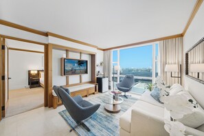 Smart-TV, Tischtennisplatte, Bücher, Stereoanlage