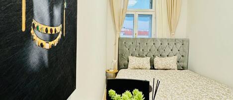 1 bedroom, bed sheets
