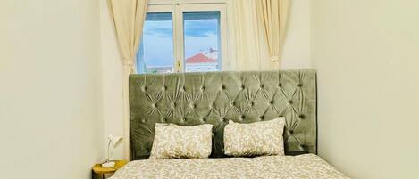 1 bedroom, bed sheets