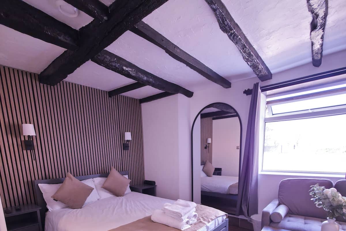 Habitación doble Confort | Cortinas blackout, tabla de planchar con plancha y wifi gratis