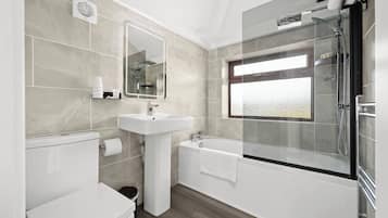 House, 2 Bedrooms | Bathroom shower