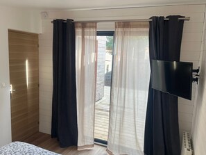 1 bedroom, iron/ironing board, free WiFi