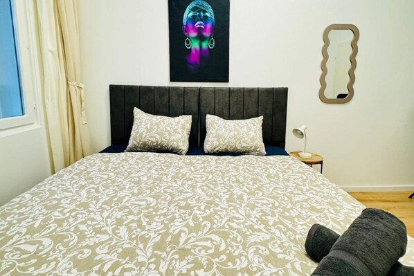 1 bedroom, bed sheets