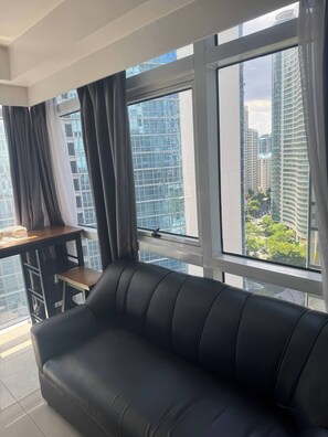 Living area - BGC Cheap Condo in BGC 5thavenue -23rd Street (Makati)
