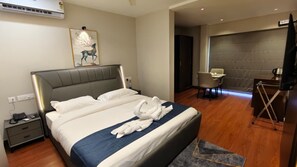Habitación doble Confort | Escritorio, espacio para trabajar con laptop y wifi gratis