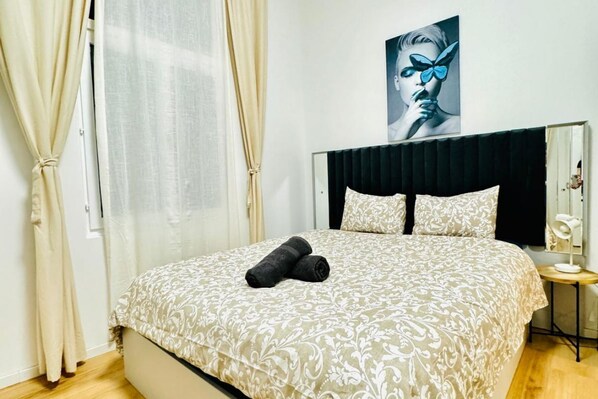 1 bedroom, bed sheets