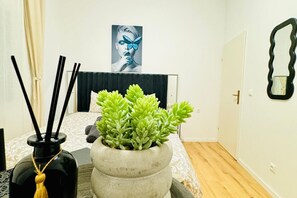 1 bedroom, bed sheets