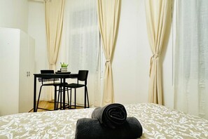 1 bedroom, bed sheets